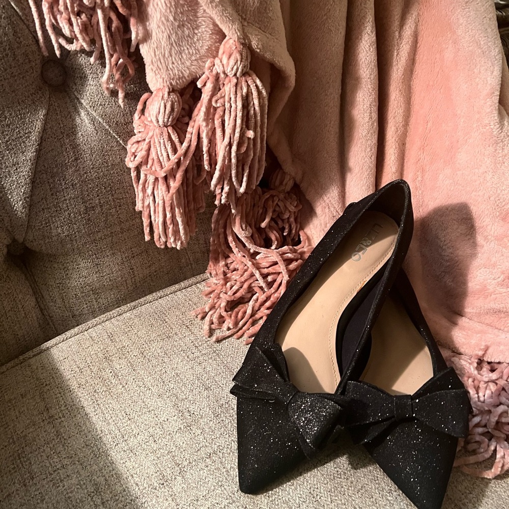 Liz Claiborne Black Flats with Sparkly Finish - Picture 3 of 3
